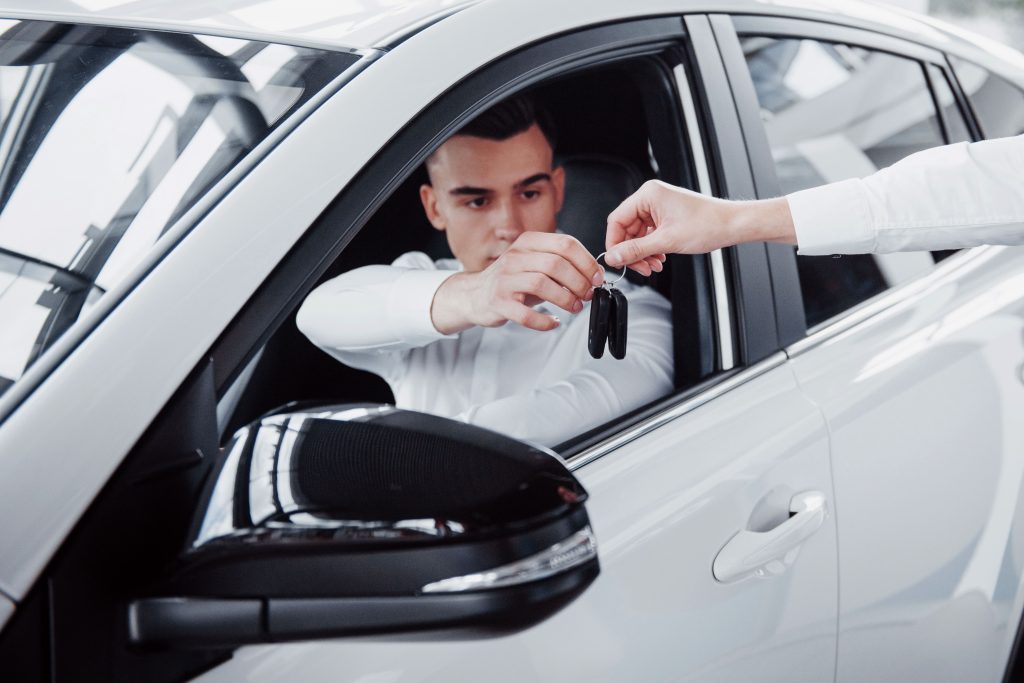 Prêter sa voiture et assurance auto : tout ce que vous devez savoir